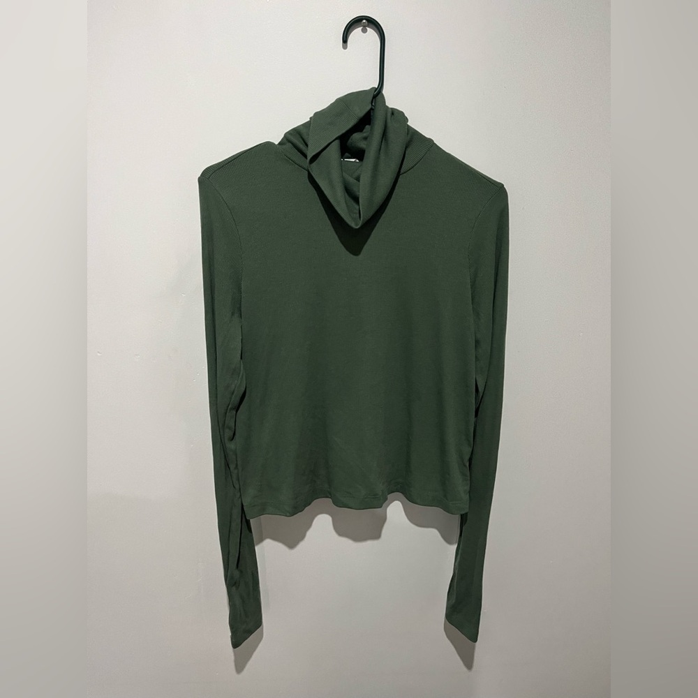 Green Long Sleeve Turtleneck Top